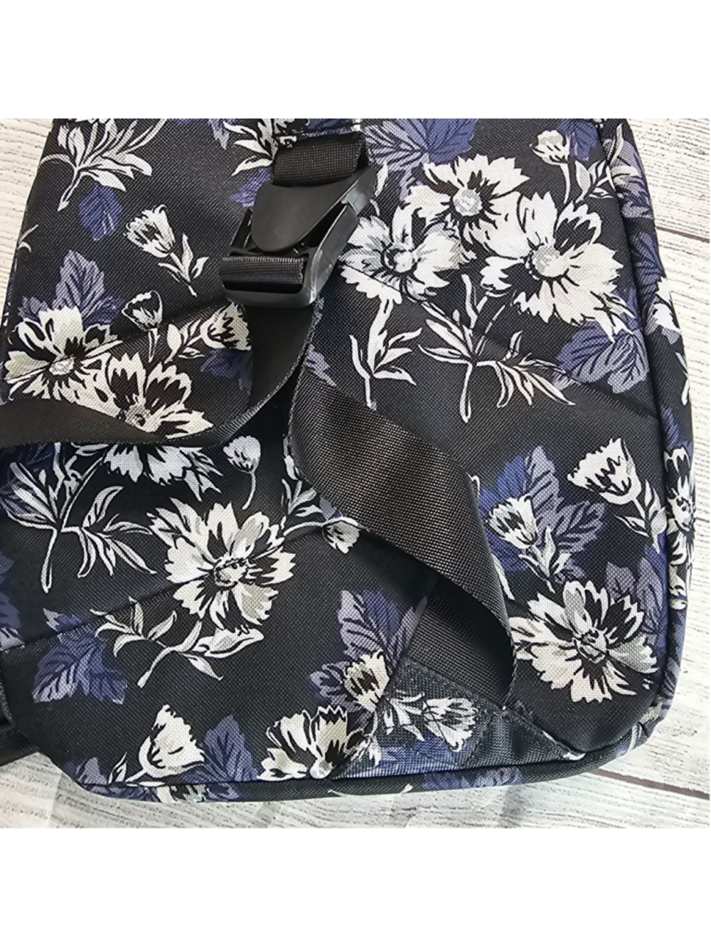 Vera Bradley blue, grey, white floral crossbody bag - Picture 5 of 10